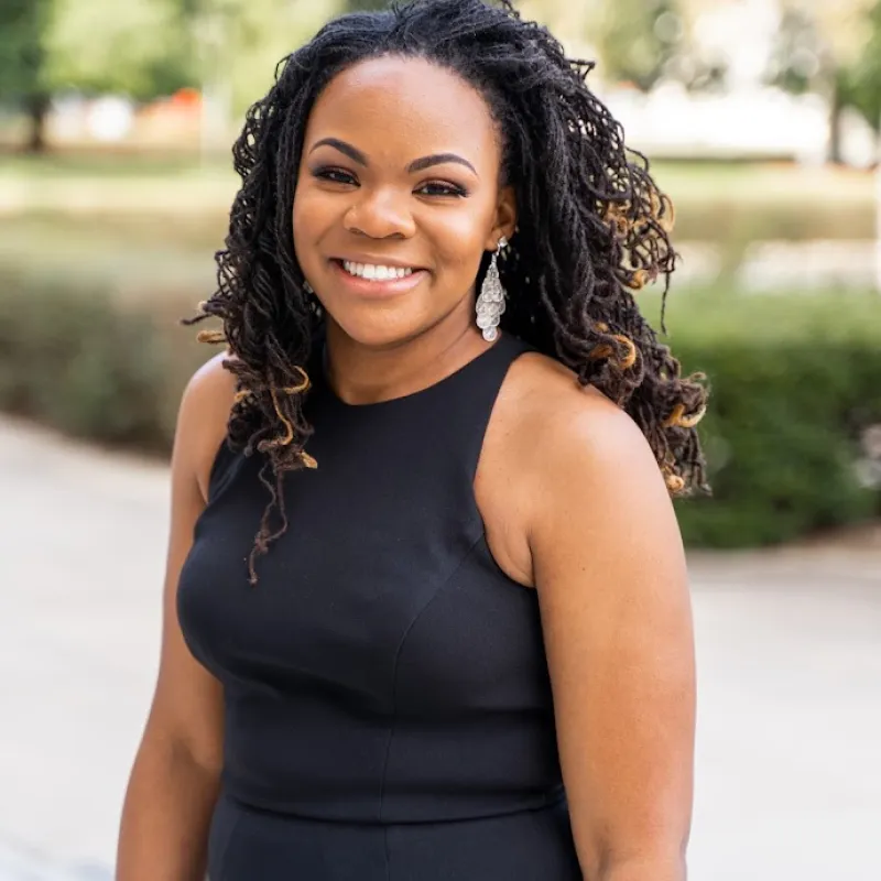 Alysen Beaty headshot